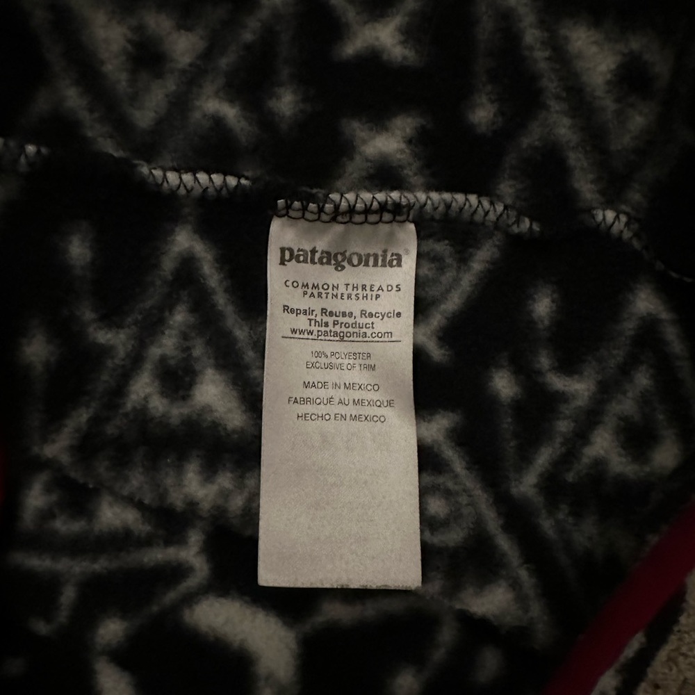 RARE Women’s patagonia Synchilla fleece snap t jacket black white tribal medium - Picture 7 of 8